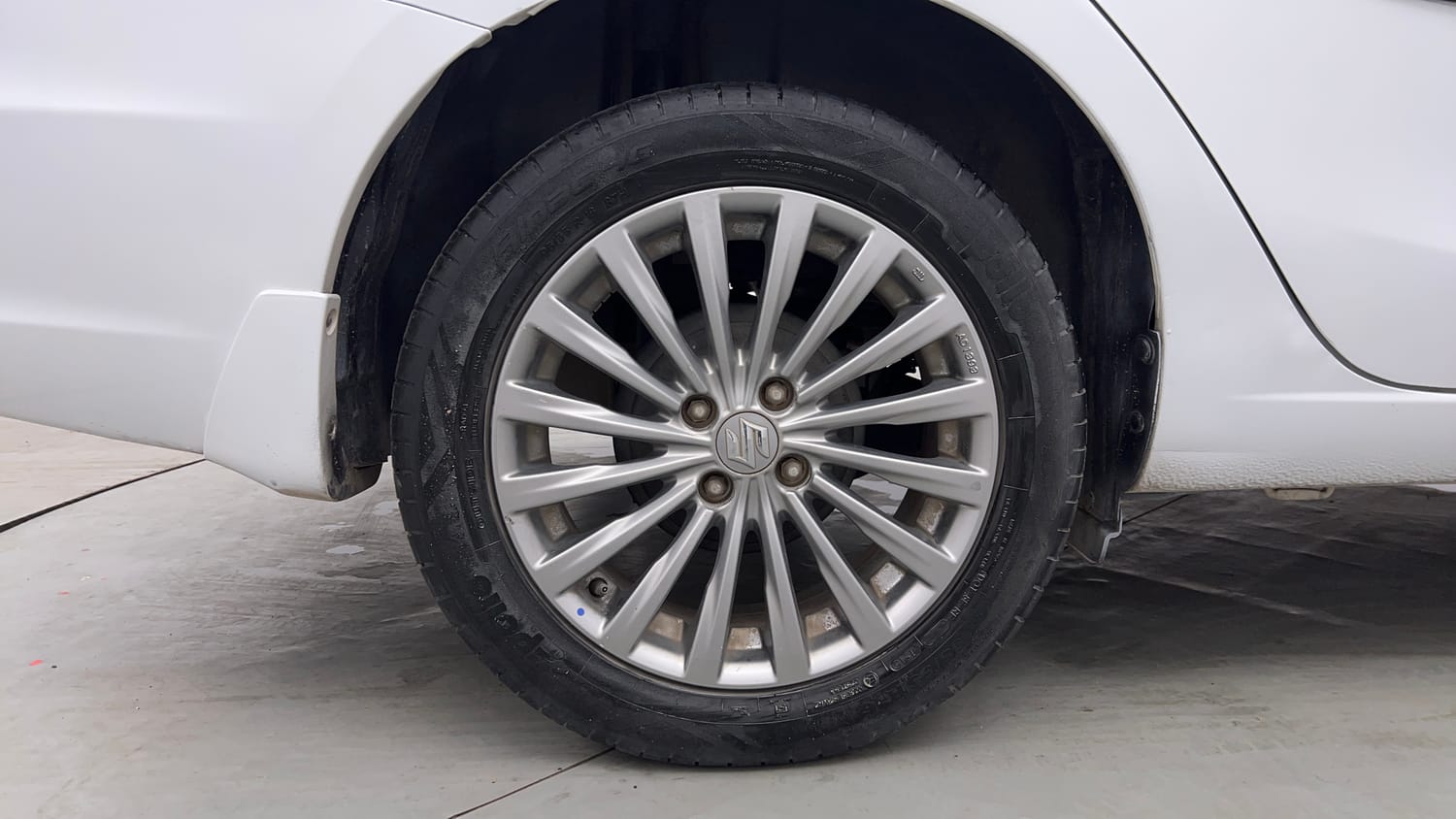 Used 2015 Maruti Suzuki Ciaz ZXI+ Petrol Manual tyres RIGHT REAR TYRE RIM VIEW