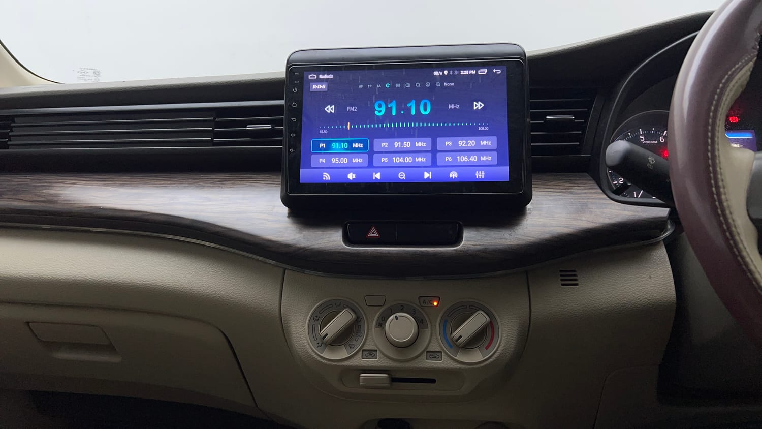 Used 2022 Maruti Suzuki New Ertiga VXi Petrol Manual interior MUSIC SYSTEM & AC CONTROL VIEW