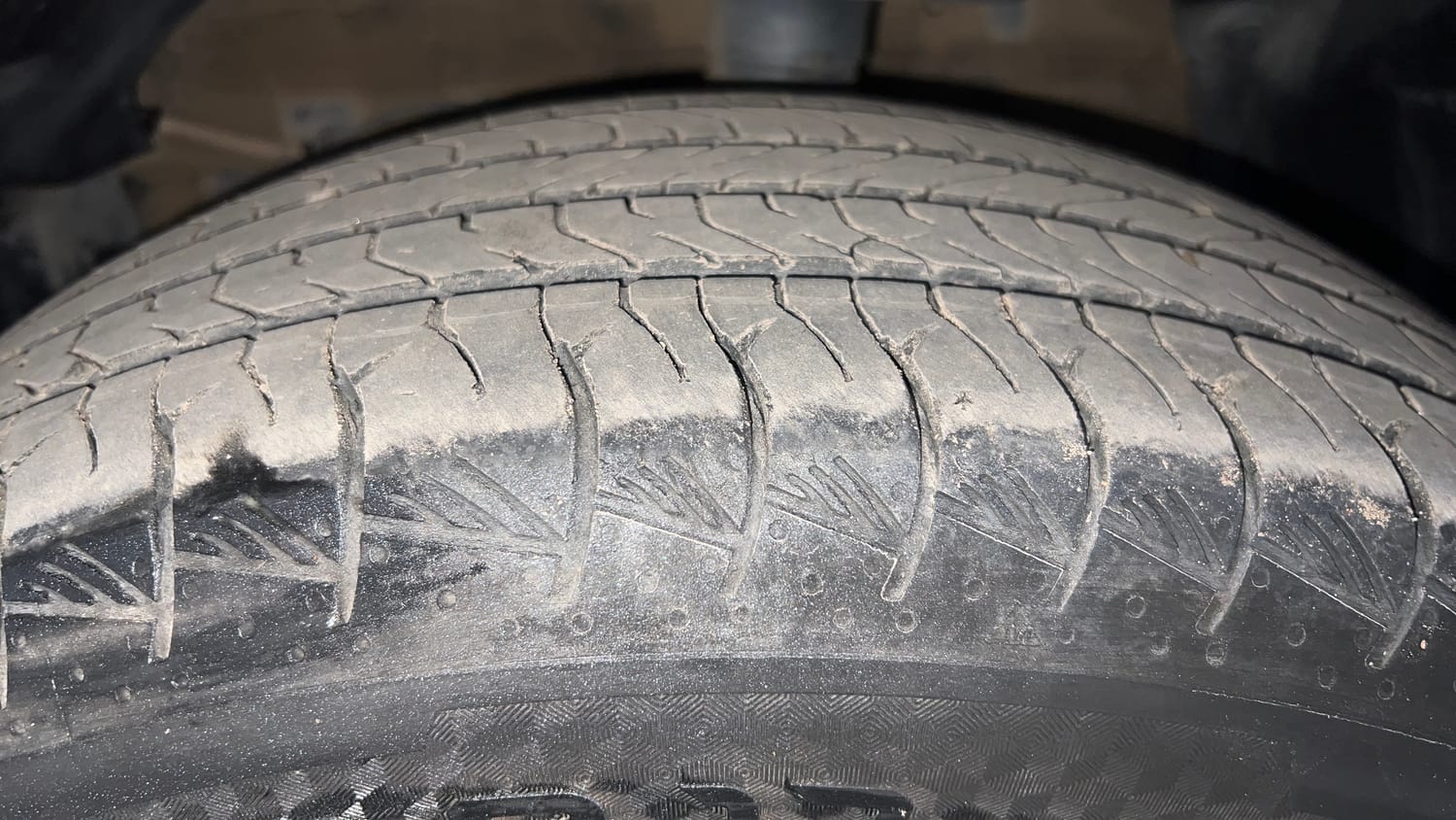 Used 2024 Toyota Urban Cruiser Hyryder G AT NeoDrive Petrol Automatic tyres LEFT FRONT TYRE TREAD VIEW