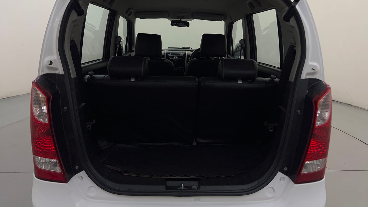 Used 2016 Maruti Suzuki Wagon R 1.0 VXI AMT Petrol Automatic interior DICKY INSIDE VIEW