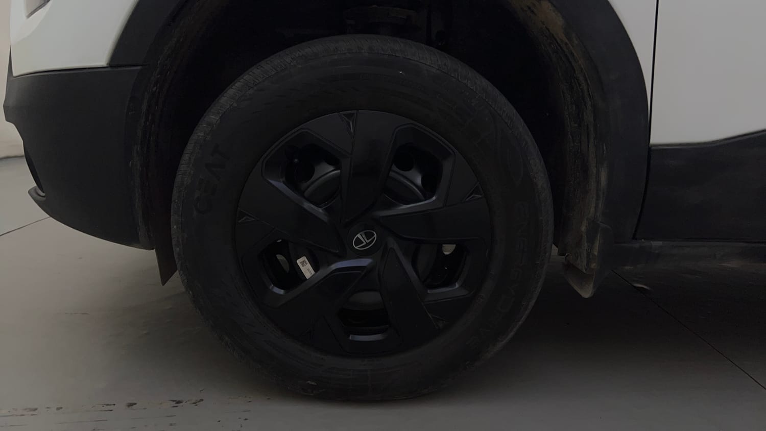 Used 2025 Tata Punch Adventure Plus AMT Petrol Automatic tyres LEFT FRONT TYRE RIM VIEW
