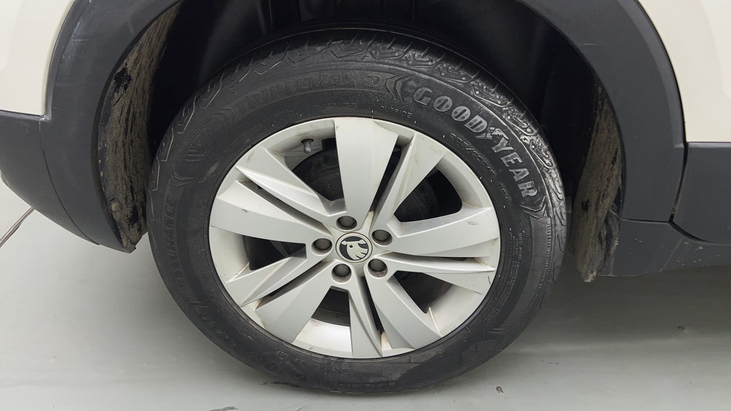 Used 2021 Skoda Kushaq Ambition 1.0L TSI MT Petrol Manual tyres RIGHT REAR TYRE RIM VIEW