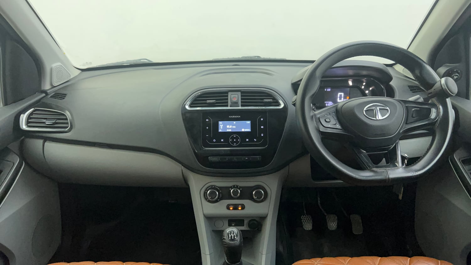 Used 2022 Tata Tiago XT CNG Cng Manual extra CAR KEY VIEW