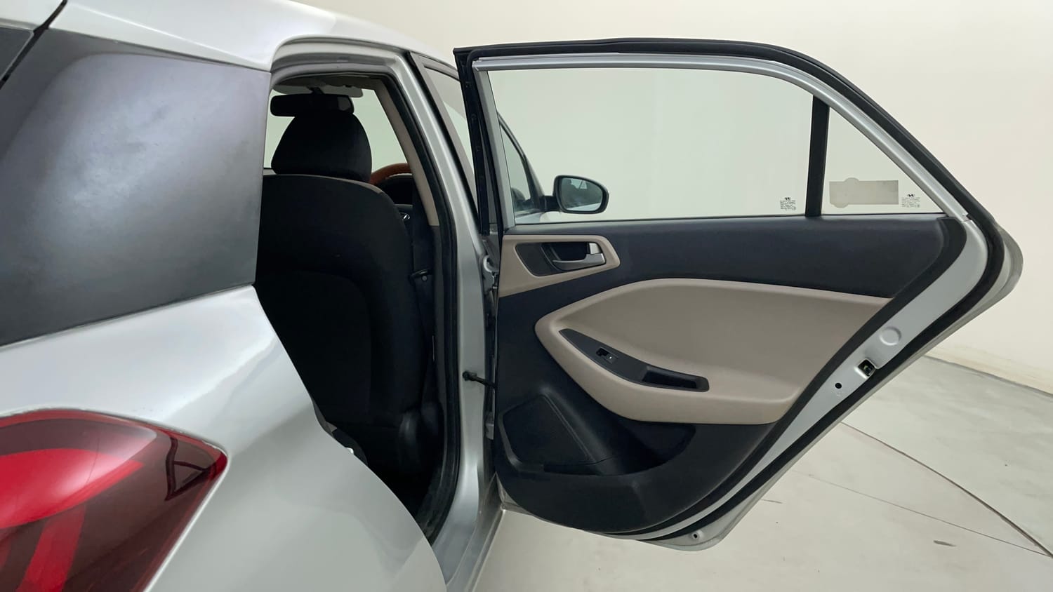 Used 2015 Hyundai Elite i20 Sportz 1.2 (O) Petrol Manual interior RIGHT REAR DOOR OPEN VIEW