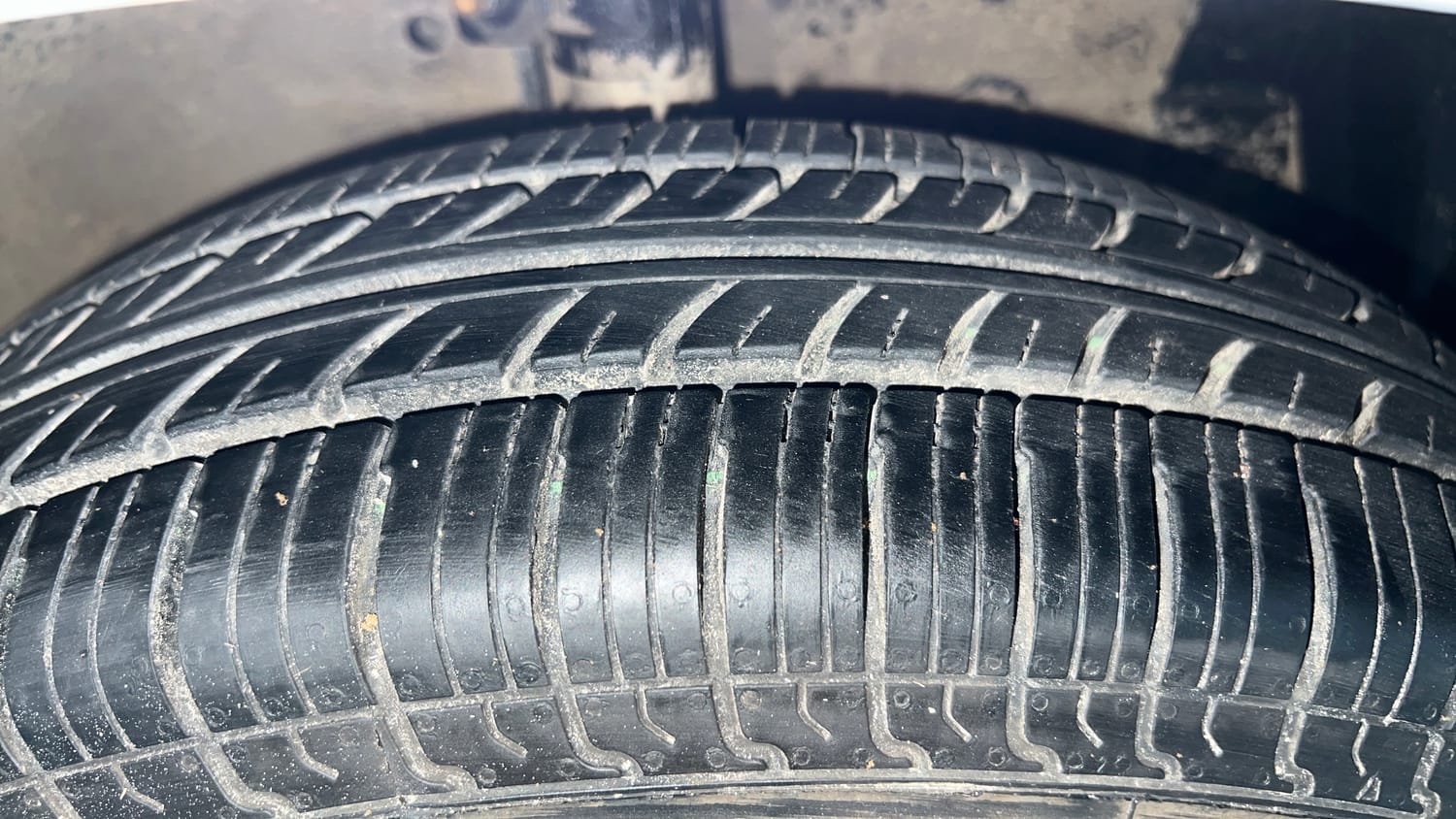 Used 2015 Maruti Suzuki Swift Lxi (O) Petrol Manual tyres RIGHT FRONT TYRE TREAD VIEW