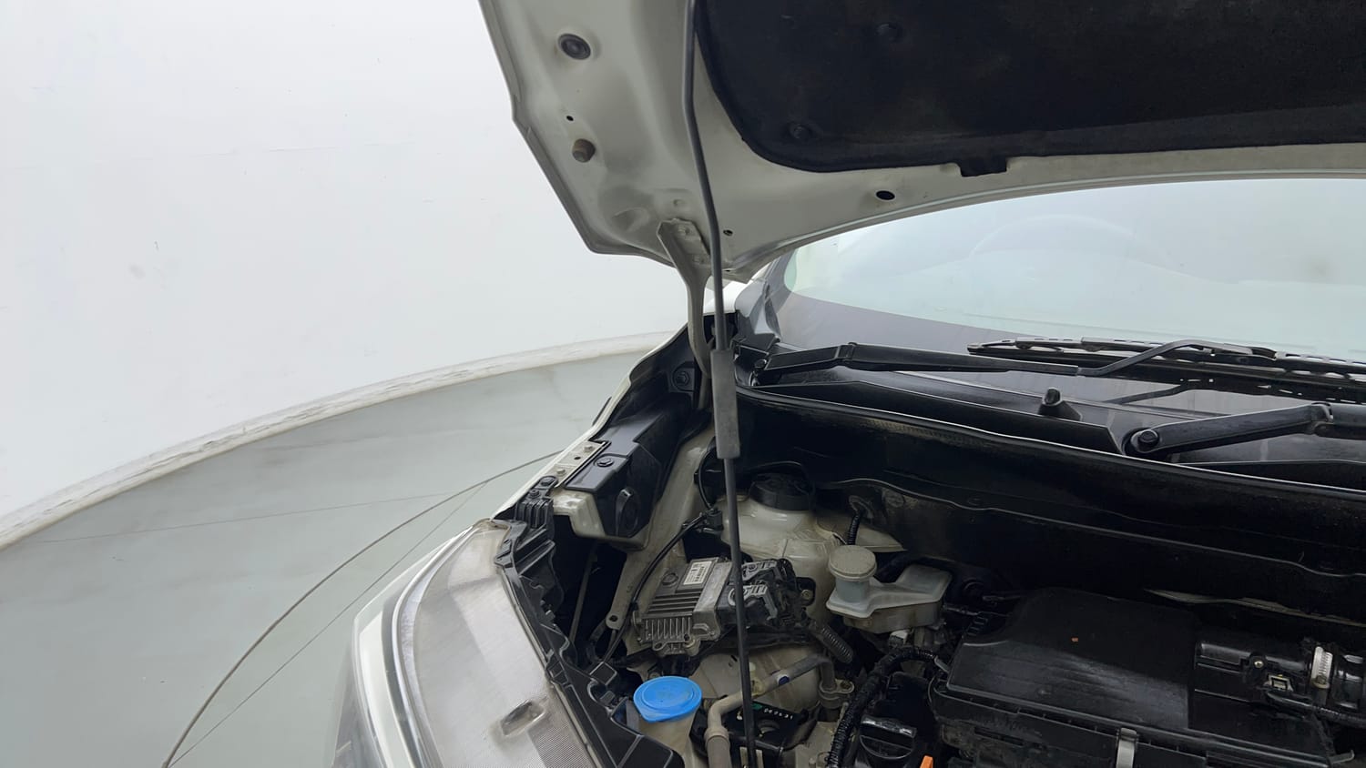 Used 2023 Maruti Suzuki XL6 Zeta MT CNG Cng Manual engine ENGINE RIGHT SIDE HINGE & APRON VIEW