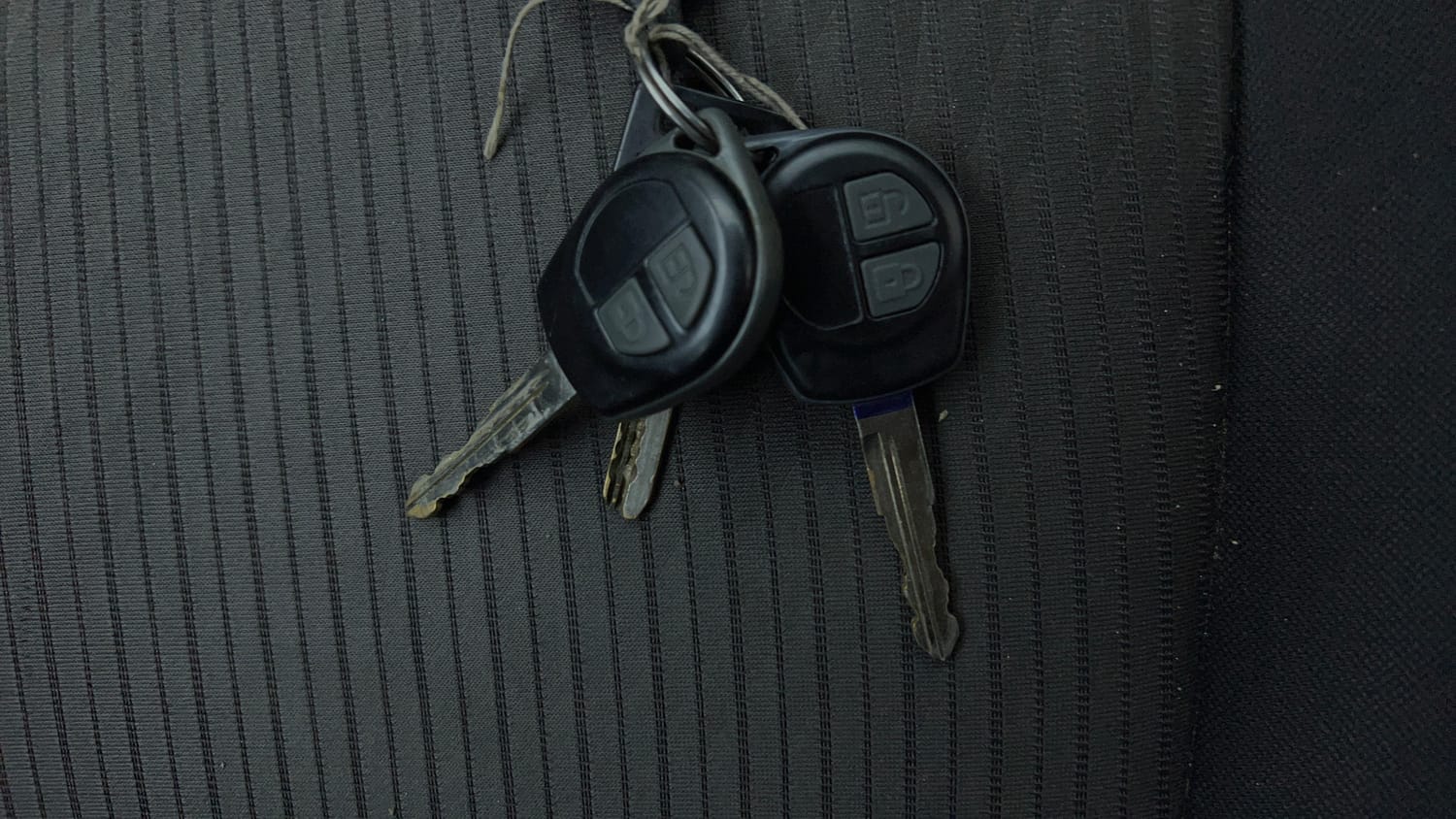 Used 2015 Maruti Suzuki Swift VXi Petrol Manual extra CAR KEY VIEW