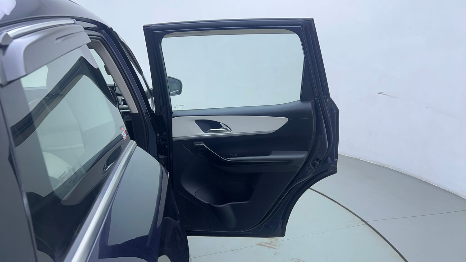 Used 2021 Mahindra XUV700 AX 7 Petrol AT Luxury Pack 7 STR Petrol Automatic interior RIGHT REAR DOOR OPEN VIEW