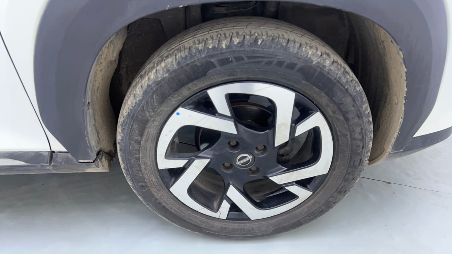 Used 2021 Nissan Magnite XV Premium Turbo CVT Petrol Automatic tyres RIGHT FRONT TYRE RIM VIEW