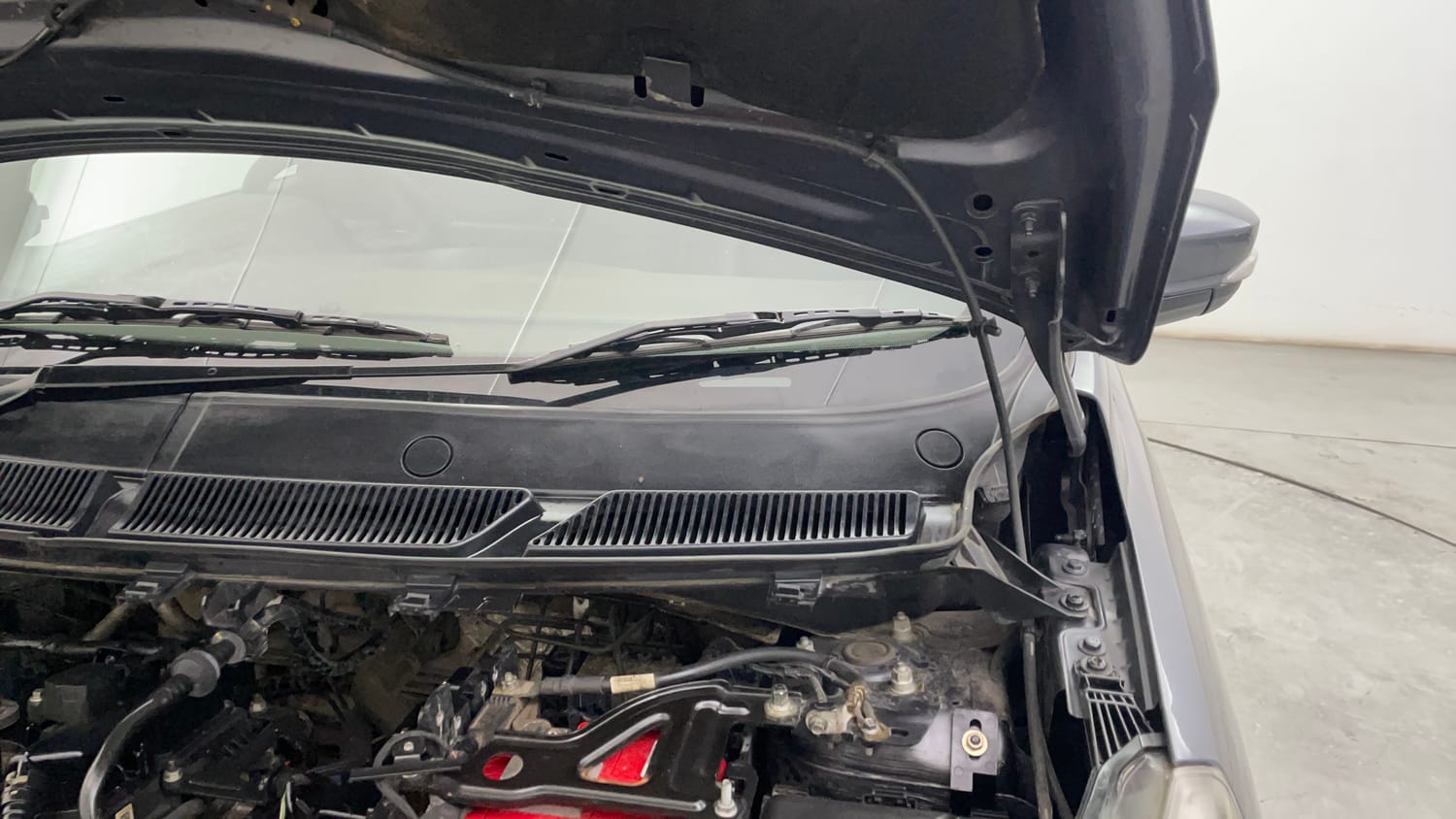 Used 2019 Ford Freestyle Titanium 1.2 Ti-VCT Petrol Manual engine ENGINE LEFT SIDE HINGE & APRON VIEW