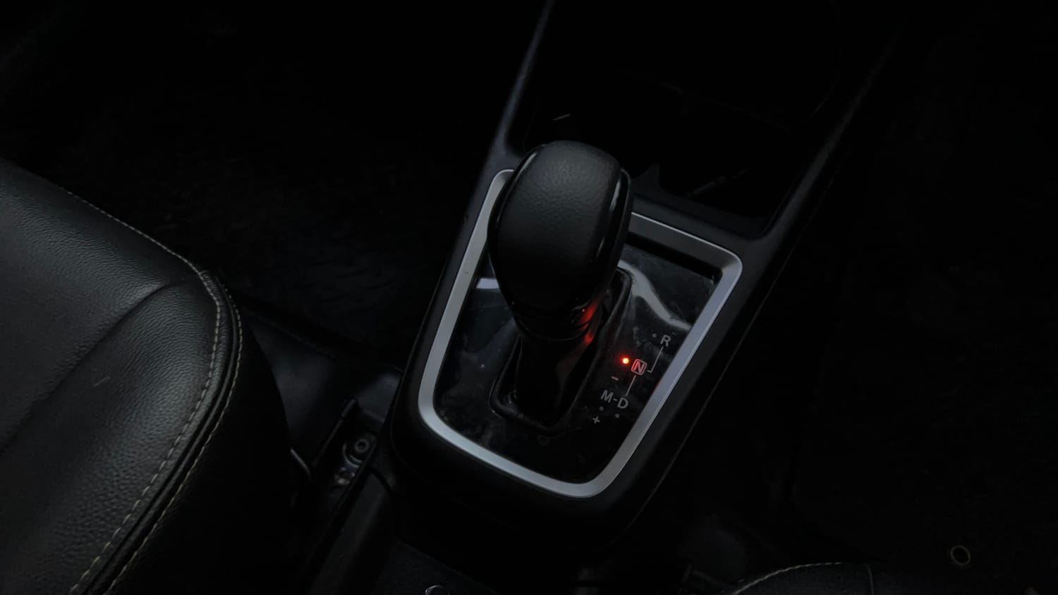 Used 2019 Maruti Suzuki Swift VXi AMT Petrol Automatic interior GEAR  KNOB VIEW