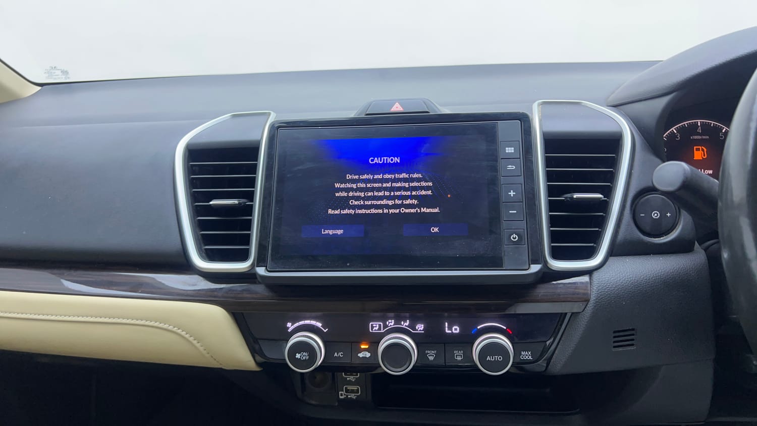 Used 2022 Honda City ZX Petrol Petrol Manual interior MUSIC SYSTEM & AC CONTROL VIEW