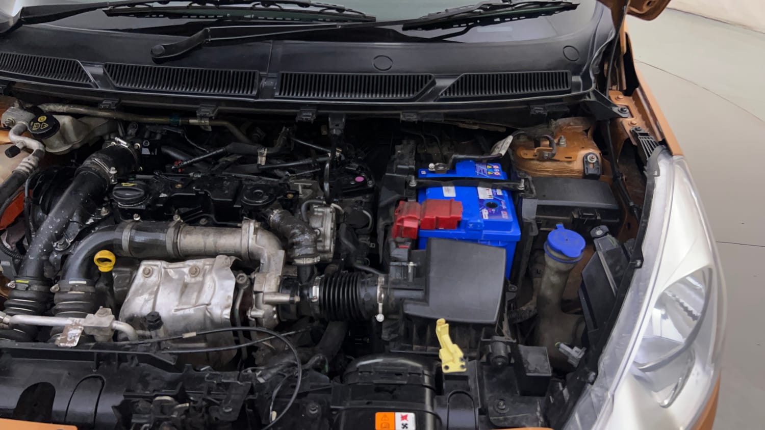 Used 2016 Ford Figo Titanium1.5 TDCi Diesel Manual engine ENGINE LEFT SIDE HINGE & APRON VIEW
