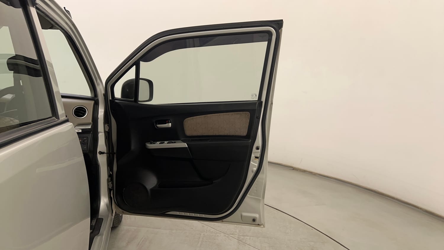 Used 2015 Maruti Suzuki Wagon R VXI Petrol Manual interior RIGHT FRONT DOOR OPEN VIEW
