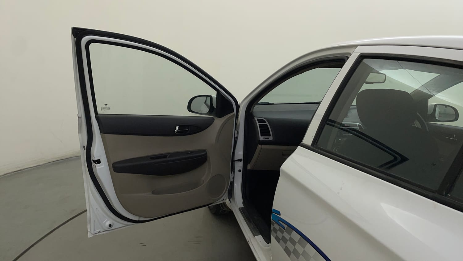 Used 2012 Hyundai i20 Sportz 1.2 Petrol Manual interior LEFT FRONT DOOR OPEN VIEW