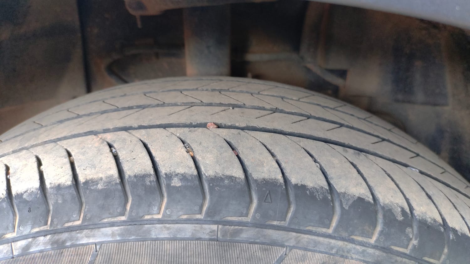 Used 2025 Tata Nexon Creative Plus (S) 1.2 Petrol 6MT Dark Edition Petrol Manual tyres RIGHT FRONT TYRE TREAD VIEW