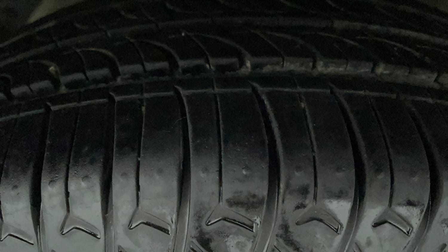 Used 2018 Hyundai Grand i10 Magna 1.2 Kappa VTVT Petrol Manual tyres LEFT FRONT TYRE TREAD VIEW
