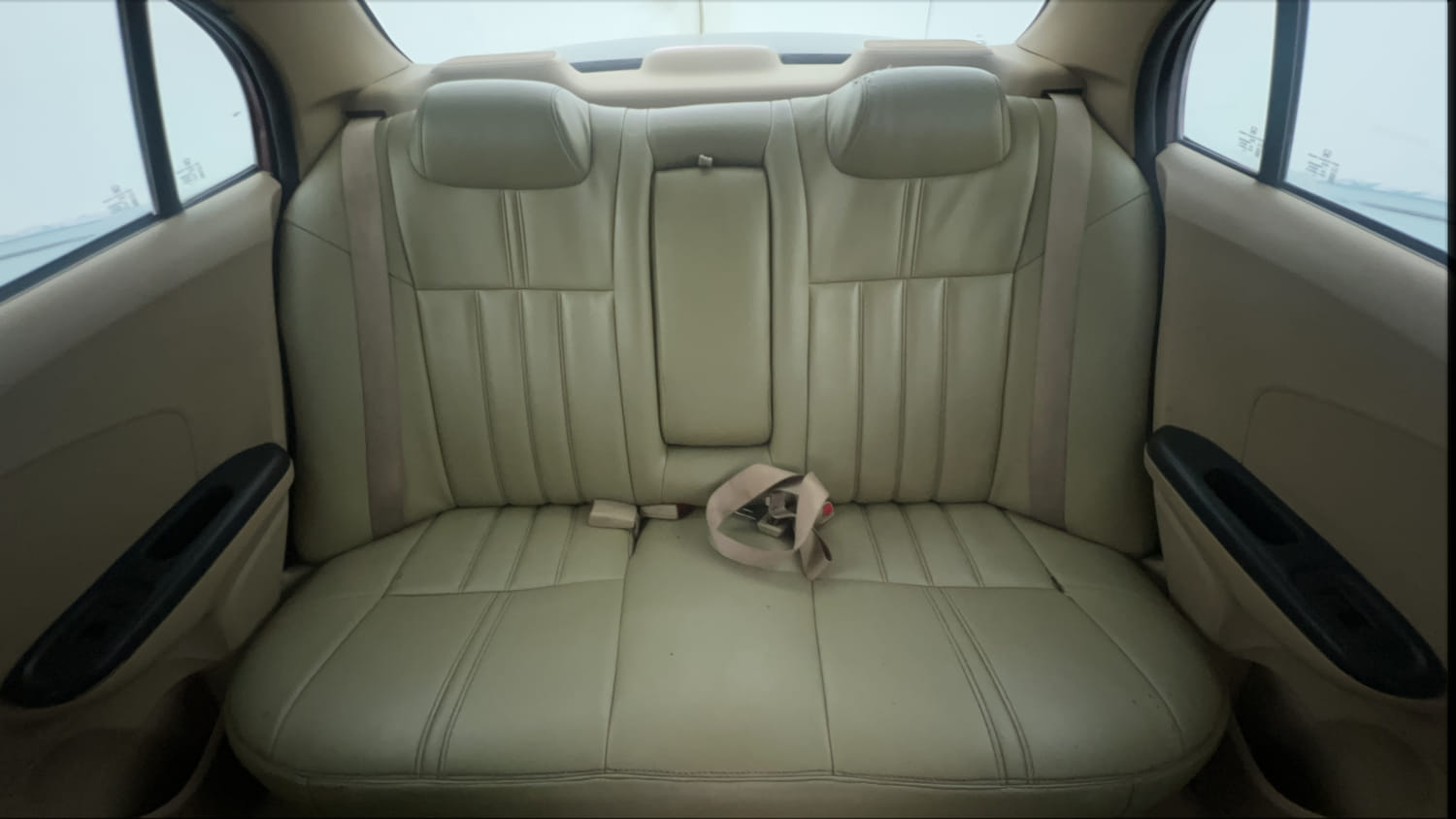 Used 2014 Honda Amaze 1.2 S i-VTEC Petrol Manual interior REAR SEAT CONDITION VIEW
