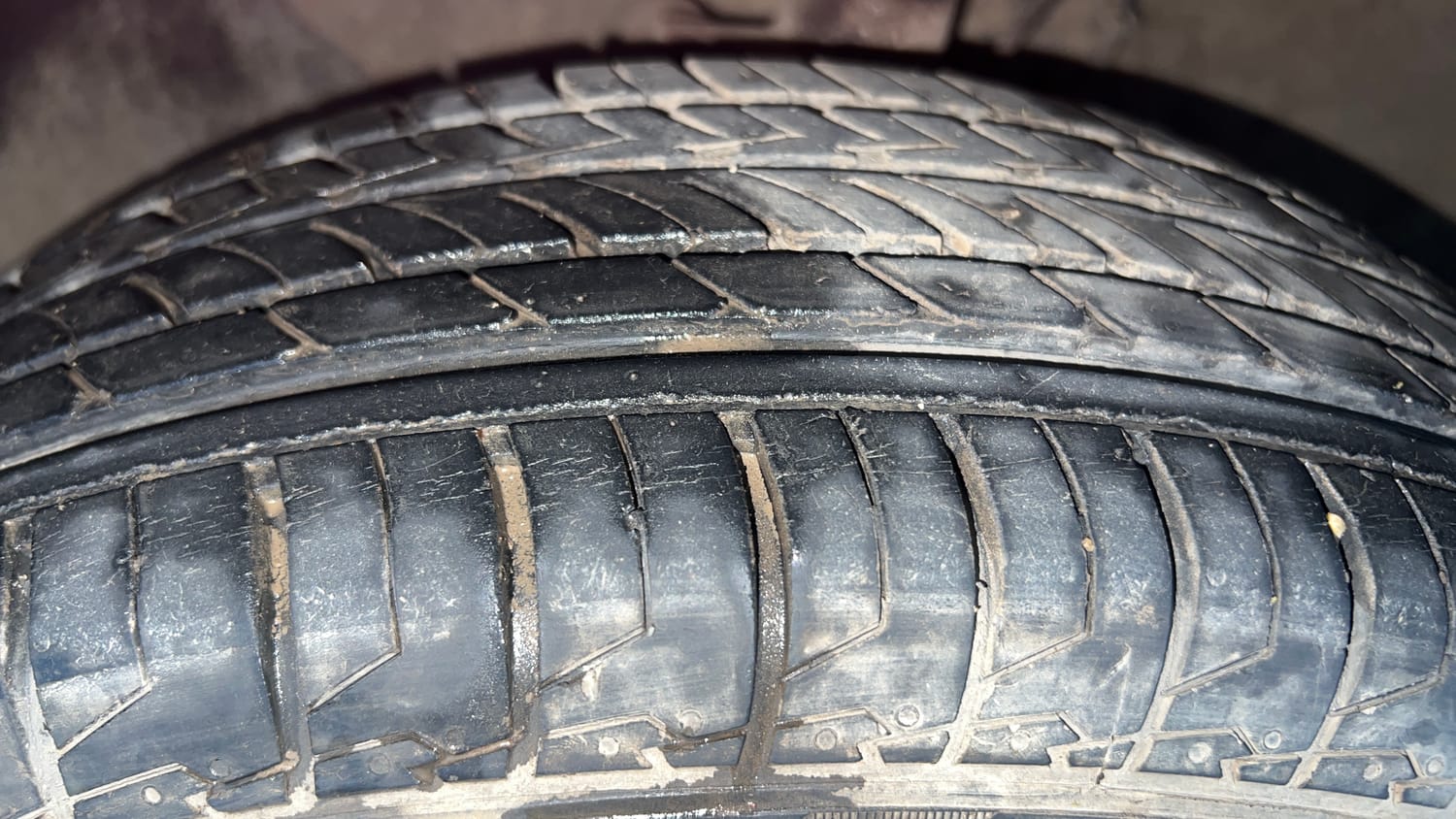 Used 2016 Hyundai Elite i20 Sportz 1.2 Petrol Manual tyres LEFT FRONT TYRE TREAD VIEW