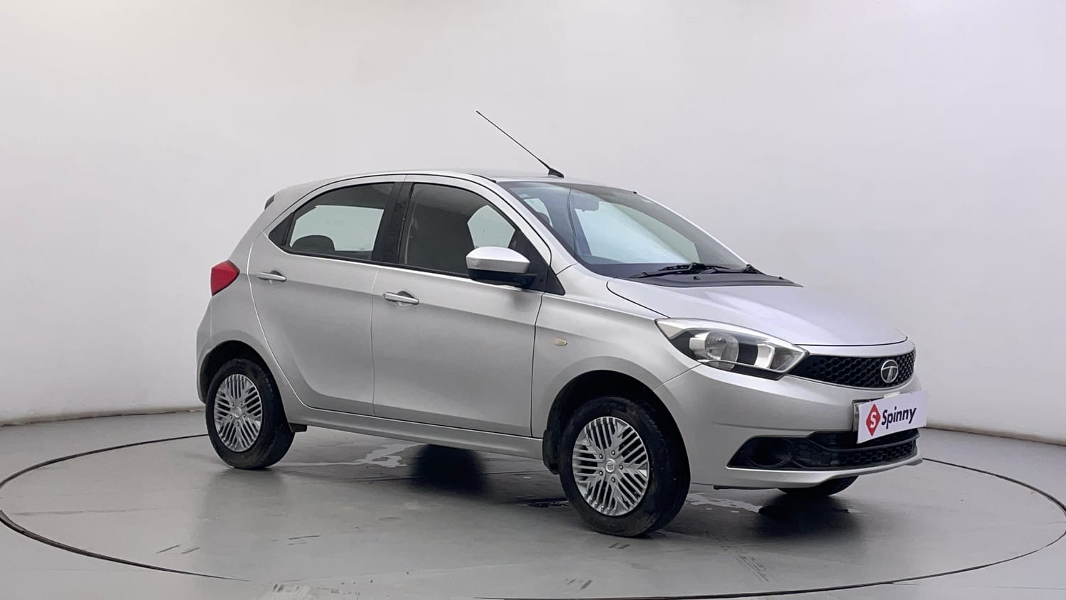 Used 2016 Tata Tiago Revotron XT Petrol Manual exterior RIGHT FRONT CORNER VIEW