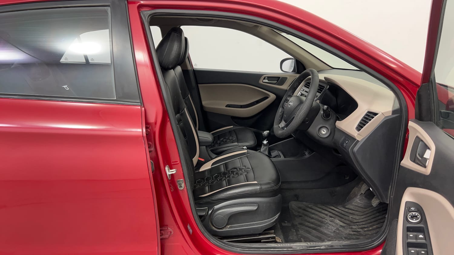 Used 2015 Hyundai Elite i20 Sportz 1.2 Petrol Manual interior RIGHT SIDE FRONT DOOR CABIN VIEW