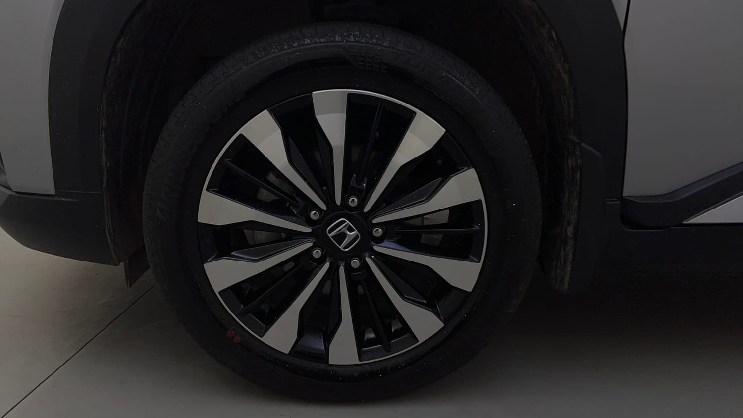 Used 2024 Honda Elevate ZX CVT Petrol Automatic tyres LEFT FRONT TYRE RIM VIEW