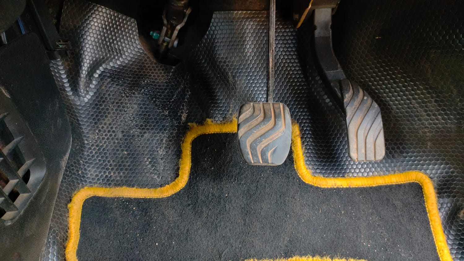 Used 2017 Renault Kwid 1.0 RXT AMT Opt Petrol Automatic interior PEDALS VIEW