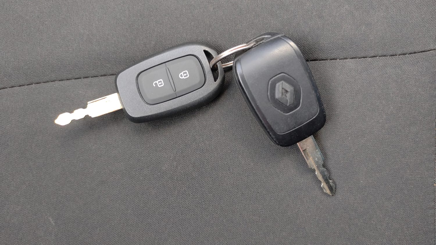 Used 2017 Renault Kwid 1.0 RXT AMT Opt Petrol Automatic extra CAR KEY VIEW
