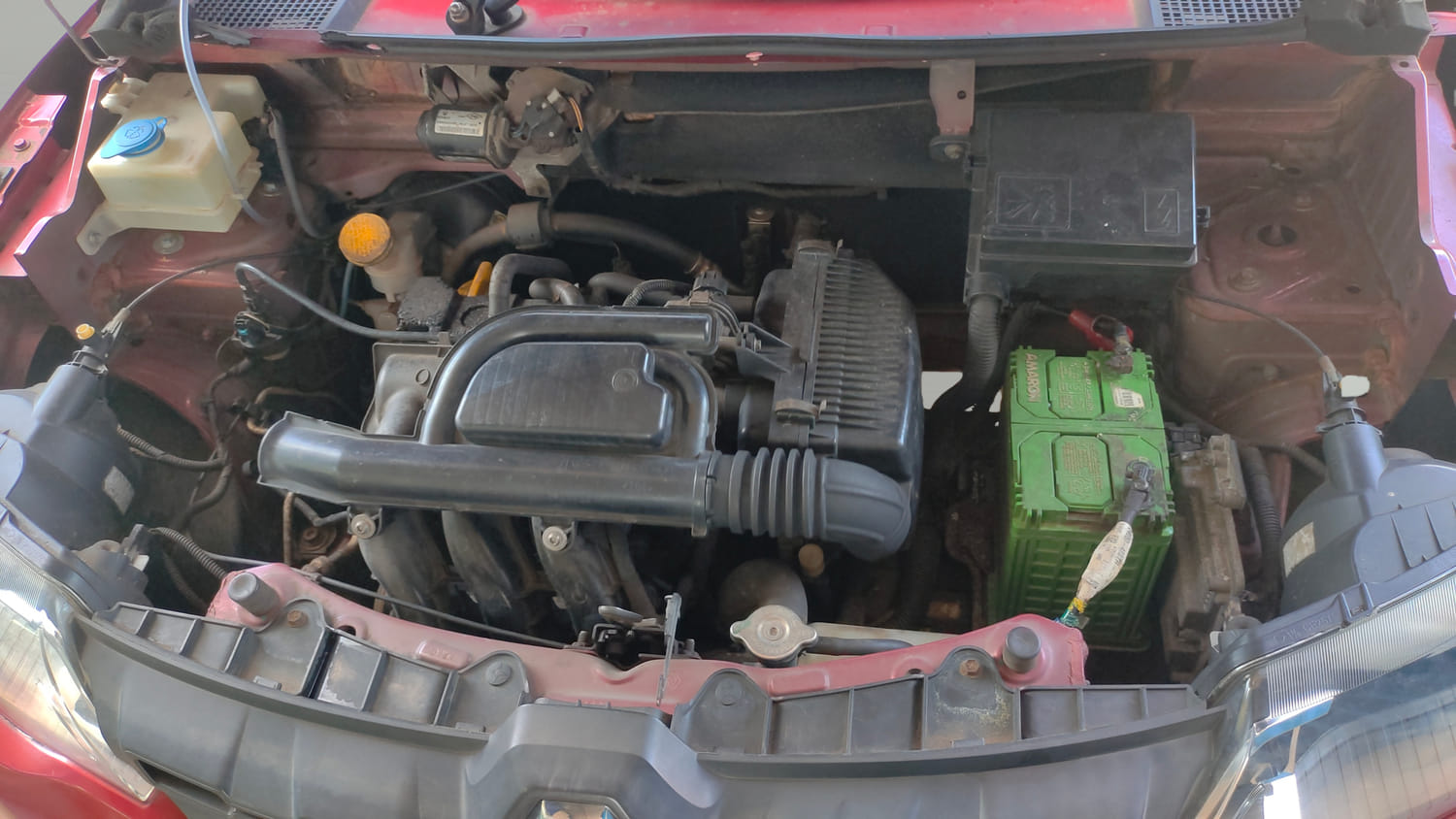 Used 2017 Renault Kwid 1.0 RXT AMT Opt Petrol Automatic engine ENGINE LEFT SIDE VIEW