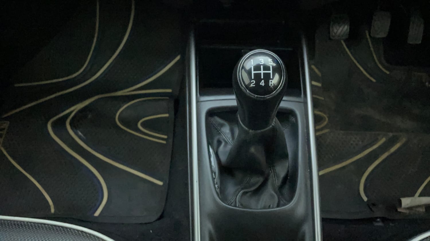 Used 2022 Maruti Suzuki Baleno Delta Petrol Manual interior GEAR  KNOB VIEW