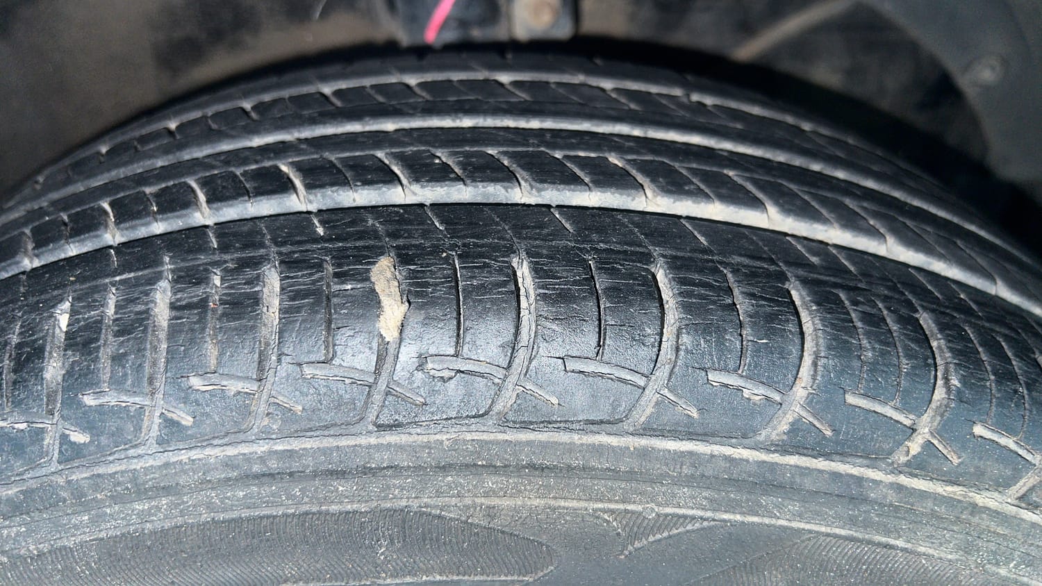 Used 2017 Maruti Suzuki Baleno Delta 1.2 Petrol Manual tyres RIGHT FRONT TYRE TREAD VIEW