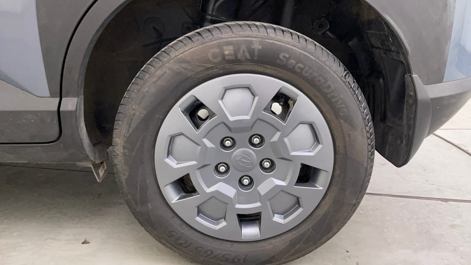 Used 2026 Hyundai Venue 1.2 Kappa Petrol MT HX 5+ Petrol Manual tyres LEFT REAR TYRE RIM VIEW