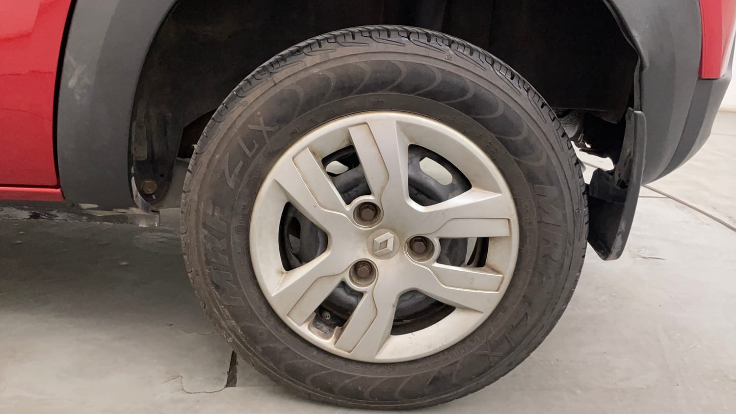 Used 2016 Renault Kwid RXT Petrol Manual tyres LEFT REAR TYRE RIM VIEW