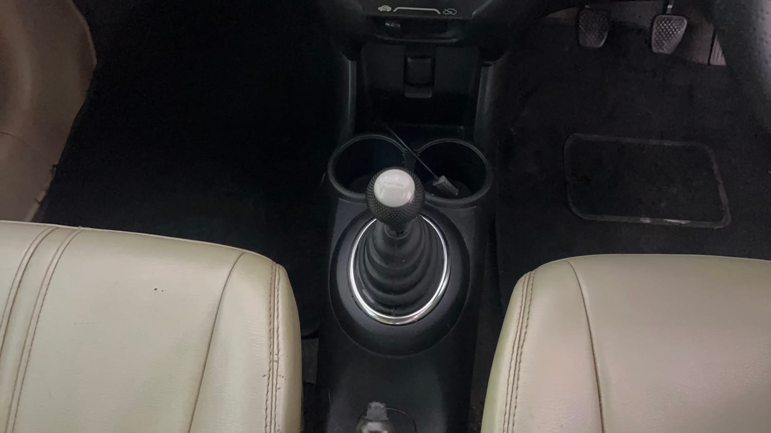 Used 2014 Honda Amaze 1.2 S i-VTEC Petrol Manual interior GEAR  KNOB VIEW