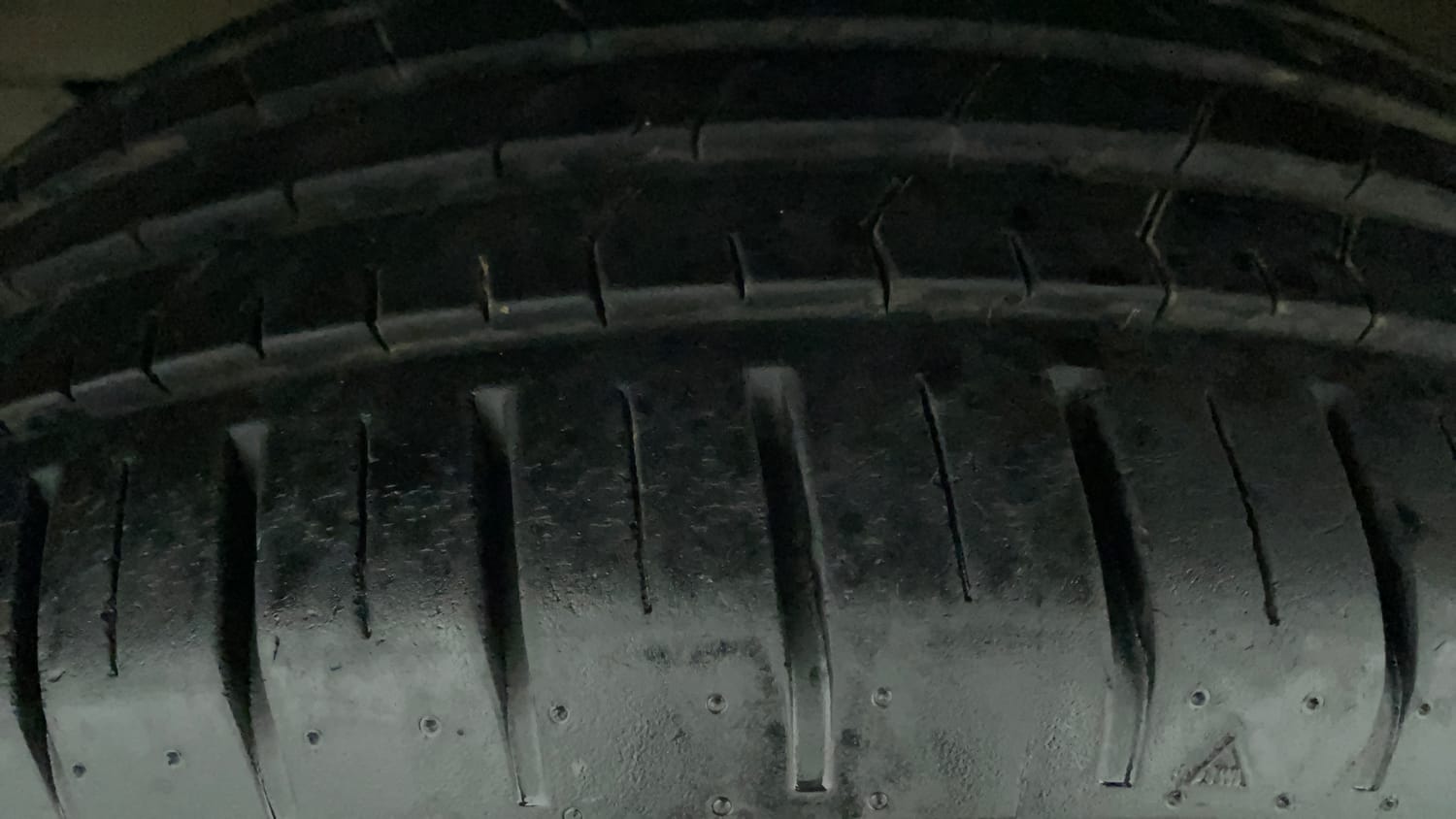 Used 2023 Toyota Glanza V AMT Petrol Automatic tyres LEFT FRONT TYRE TREAD VIEW
