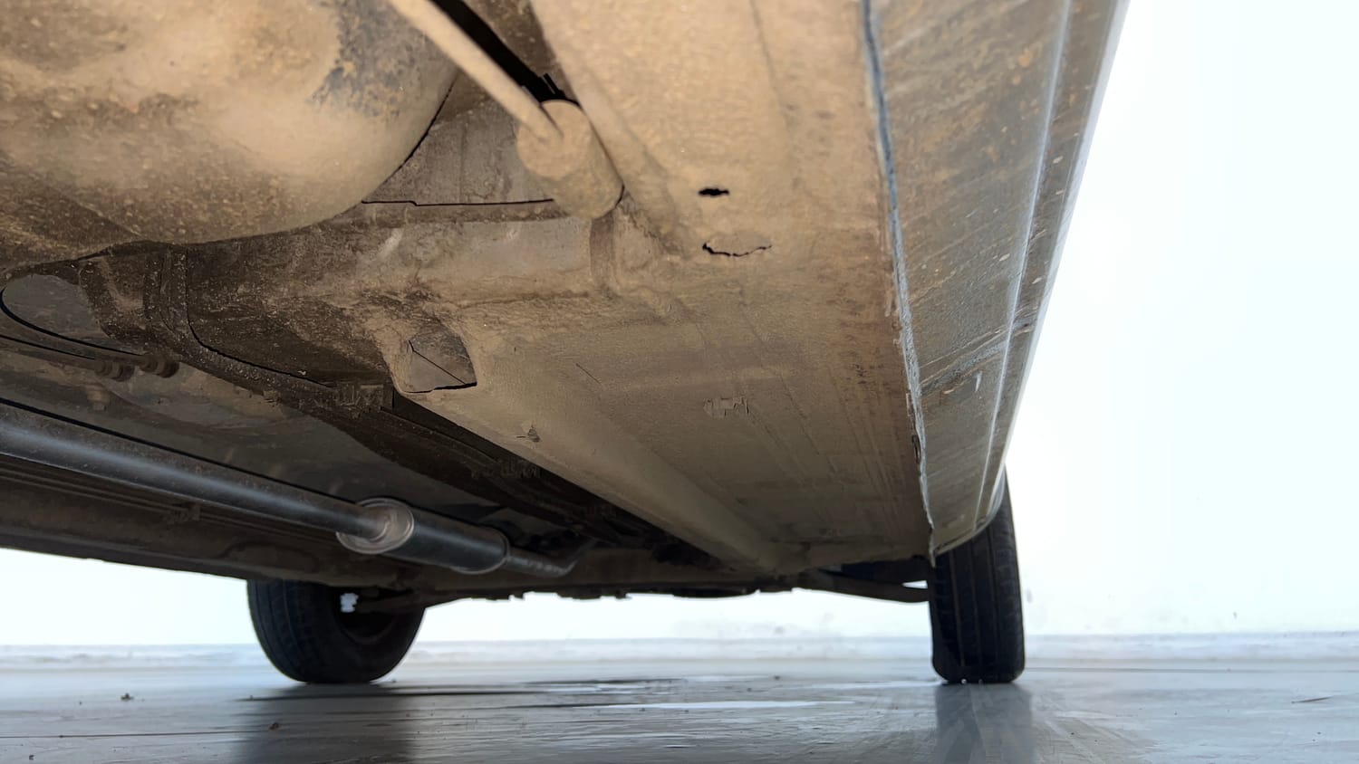 Used 2021 Renault Kwid RXT 1.0 (O) Petrol Manual extra REAR RIGHT UNDERBODY VIEW