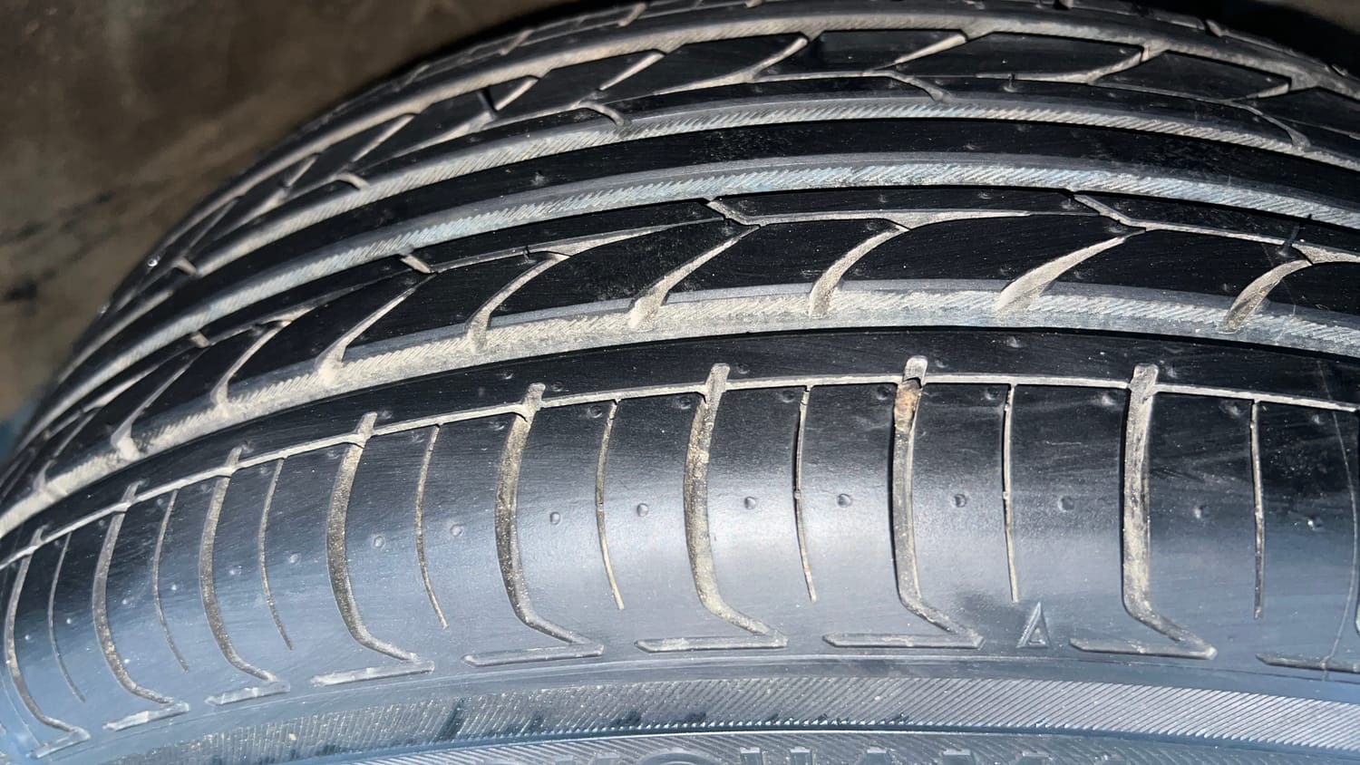 Used 2025 Maruti Suzuki Fronx Delta 1.2L MT Petrol Manual tyres RIGHT FRONT TYRE TREAD VIEW
