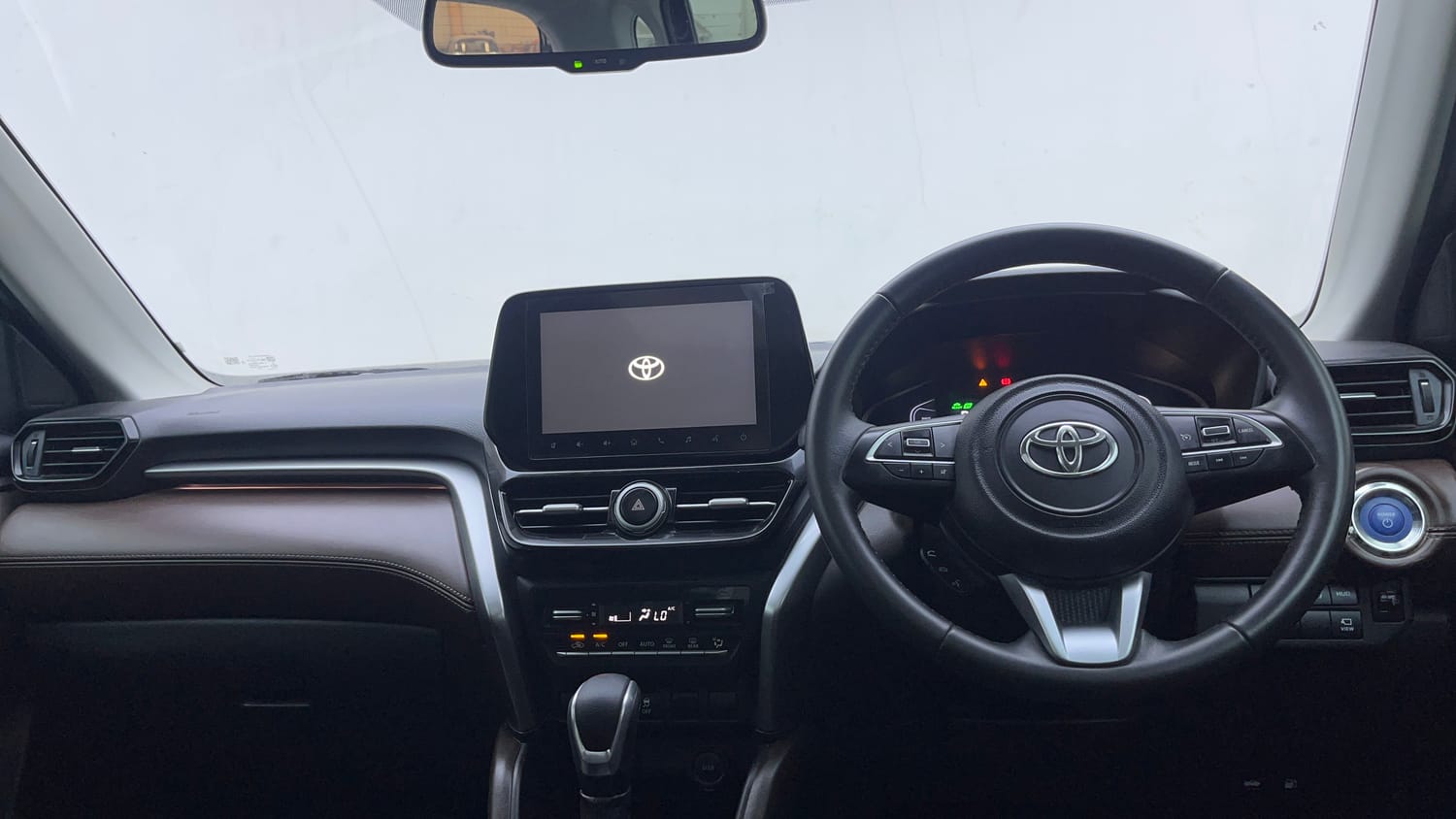 Used 2023 Toyota Urban Cruiser Hyryder V Hybrid Hybrid Automatic interior DASHBOARD VIEW