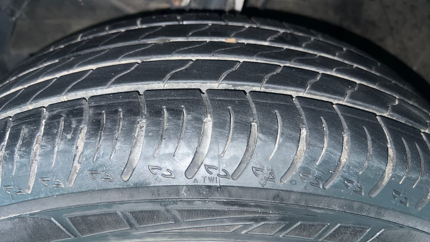 Used 2024 Maruti Suzuki Fronx Delta Plus 1.2L AGS Petrol Automatic tyres LEFT FRONT TYRE TREAD VIEW