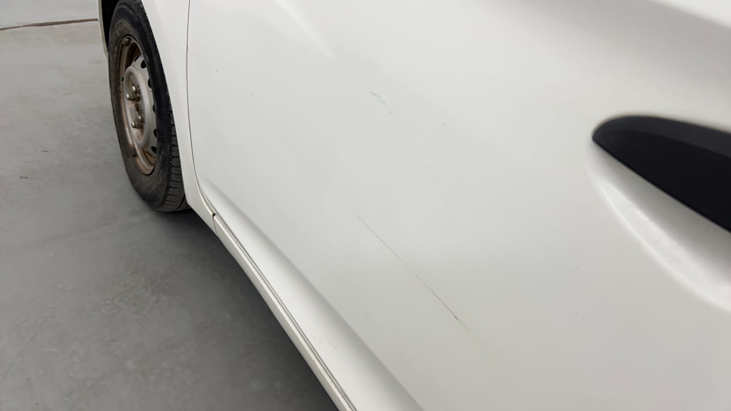 Used 2012 Hyundai Eon Era Petrol Manual dents MINOR SCRATCH