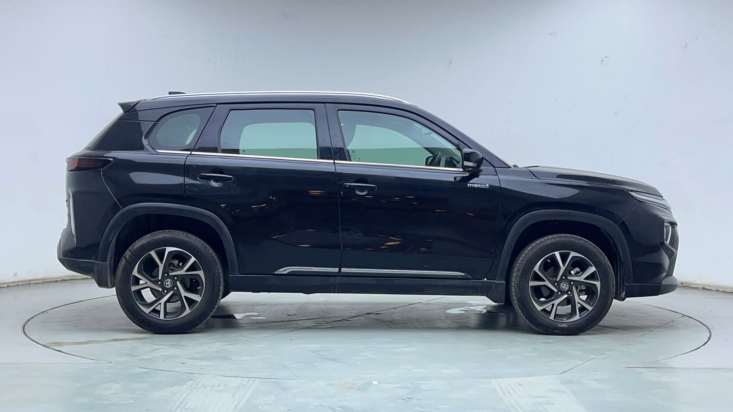 Used 2023 Toyota Urban Cruiser Hyryder V Hybrid Hybrid Automatic exterior RIGHT SIDE VIEW