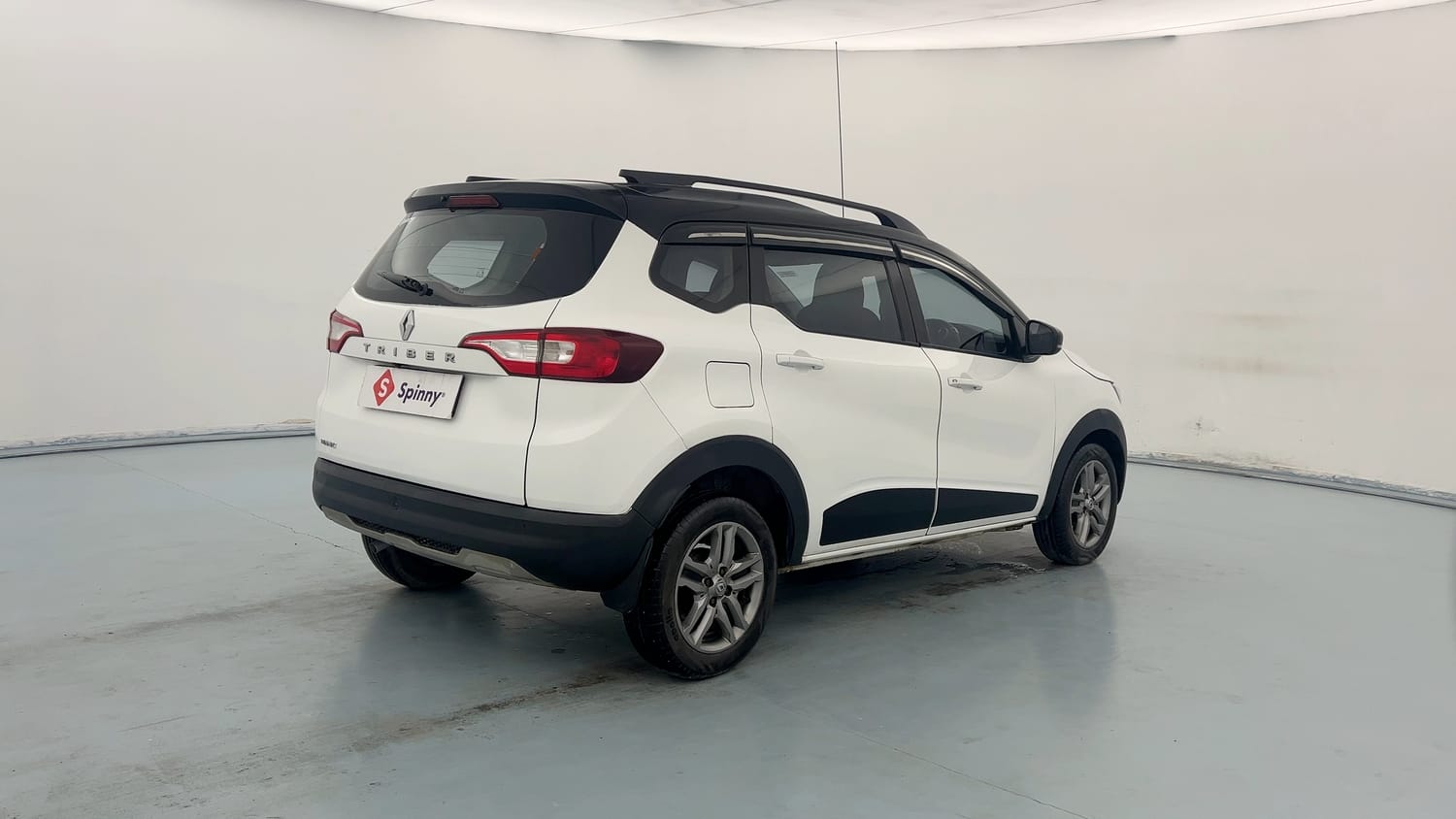 Used 2023 Renault Triber RXZ Dual Tone Petrol Manual exterior RIGHT REAR CORNER VIEW