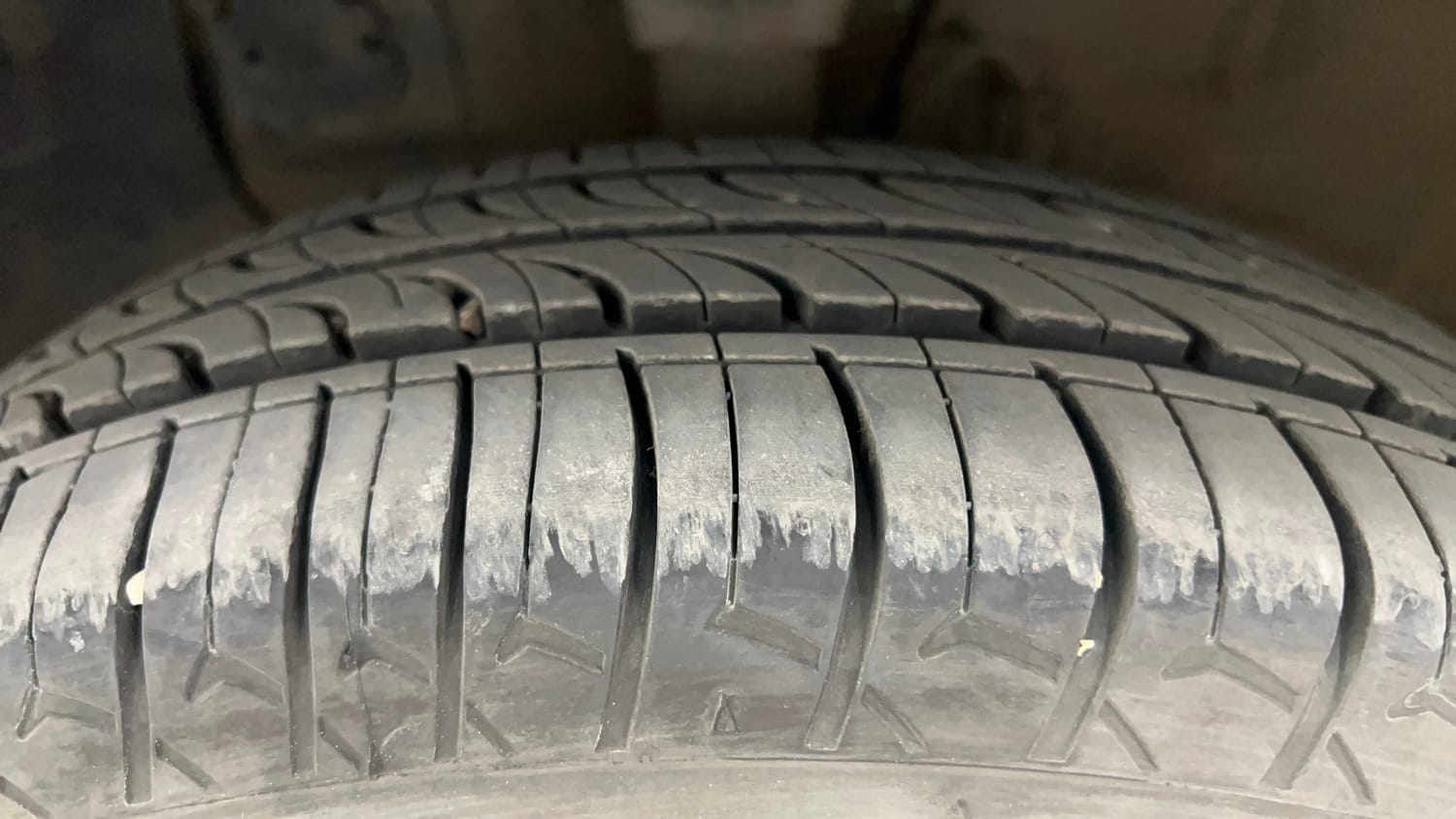 Used 2016 Hyundai Elite i20 Sportz 1.2 Petrol Manual tyres LEFT FRONT TYRE TREAD VIEW