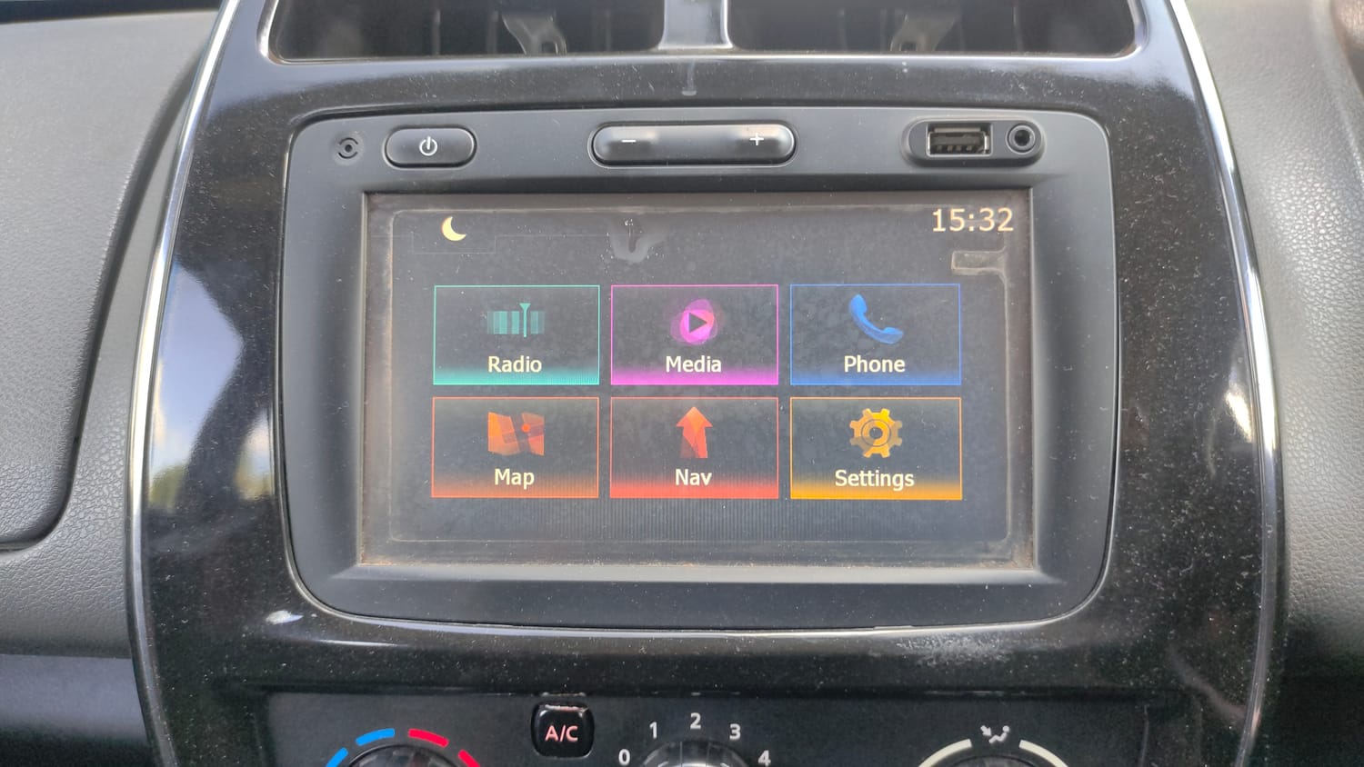 Used 2017 Renault Kwid 1.0 RXT AMT Opt Petrol Automatic top_features Integrated (in-dash) music system