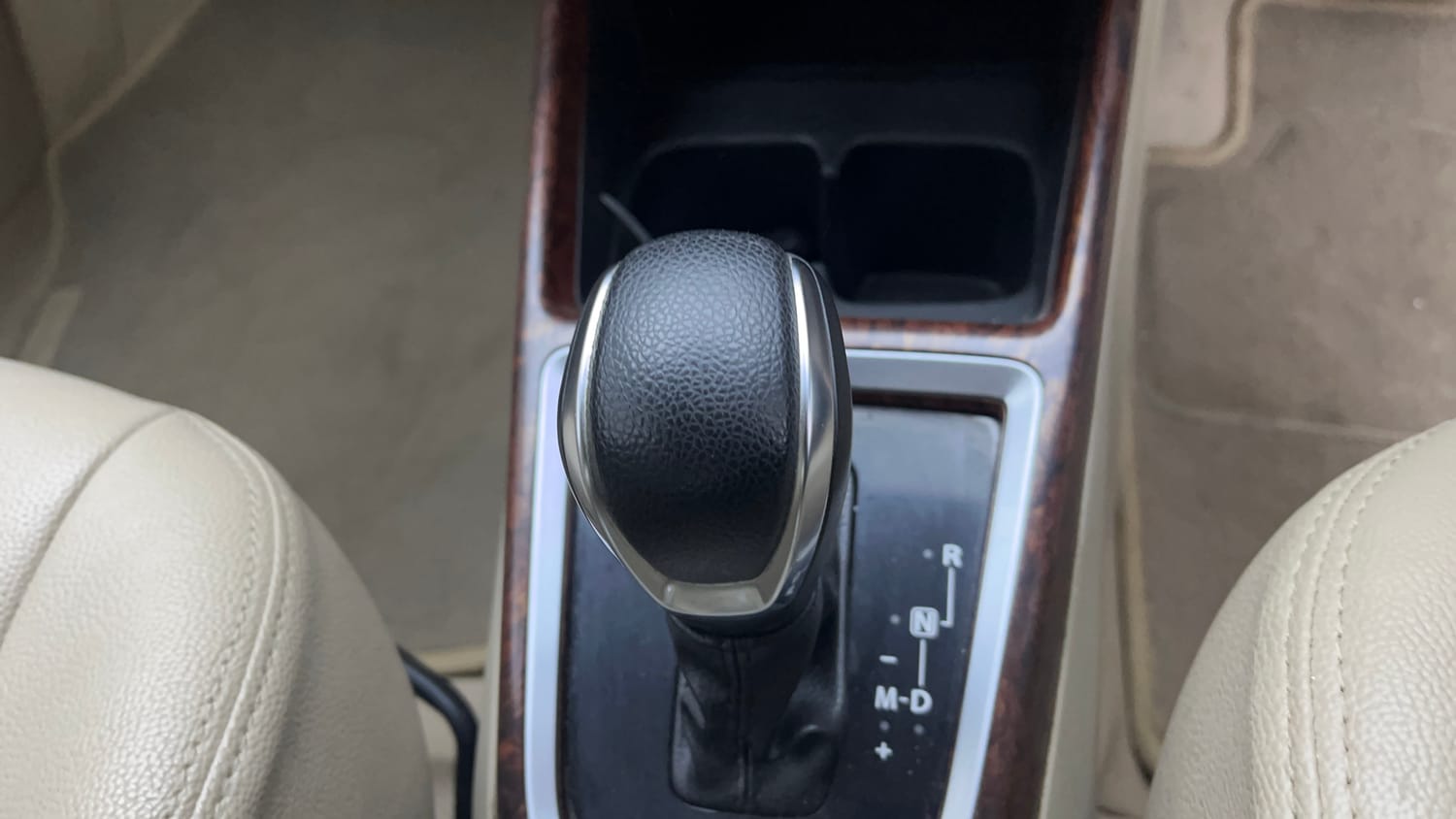 Used 2018 Maruti Suzuki Dzire ZXi Plus AMT Petrol Automatic interior GEAR  KNOB VIEW