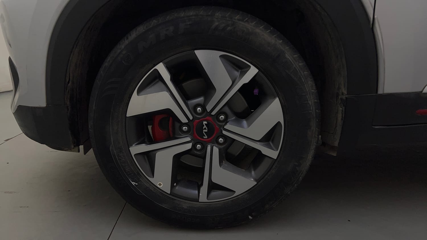 Used 2022 Kia Sonet GTX Plus 1.5 AT Diesel Automatic tyres LEFT FRONT TYRE RIM VIEW