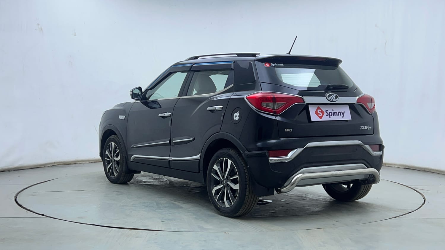 Used 2019 Mahindra XUV 300 1.2 W8 (O) Petrol Manual exterior LEFT REAR CORNER VIEW