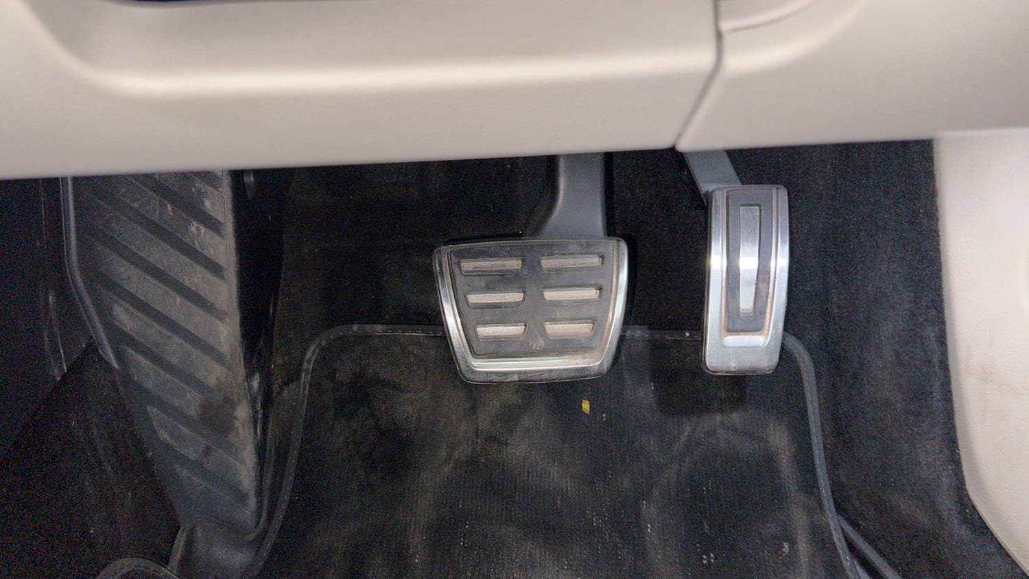 Used 2020 Skoda Superb L&K AT Petrol Automatic interior PEDALS VIEW