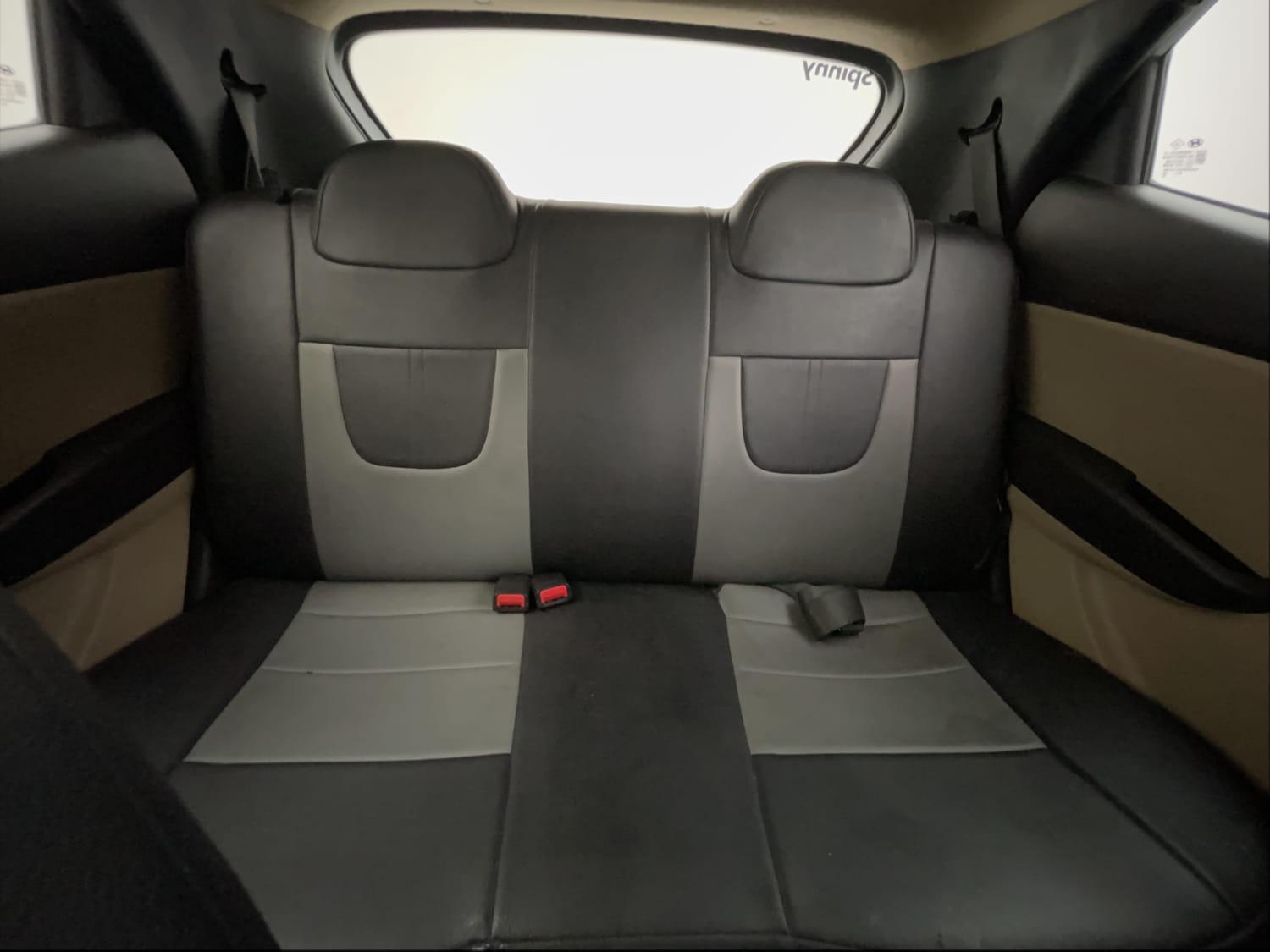 Used 2016 Hyundai Eon Magna + Petrol Manual interior REAR SEAT CONDITION VIEW