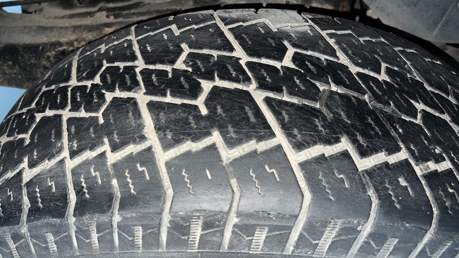 Used 2023 mahindra Thar LX Hard Top Petrol AT 4WD Petrol Automatic tyres RIGHT REAR TYRE TREAD VIEW